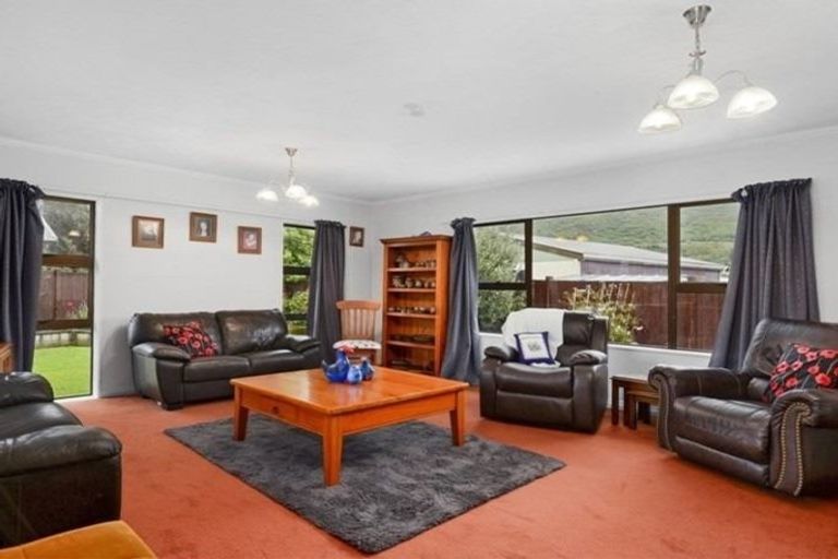 Photo of property in 9 California Drive, Totara Park, Upper Hutt, 5018