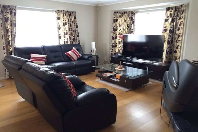 Photo of property in 28 Macnean Drive, East Tamaki Heights, Auckland, 2016