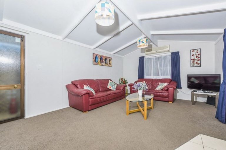 Photo of property in 526a Swanson Road, Ranui, Auckland, 0612