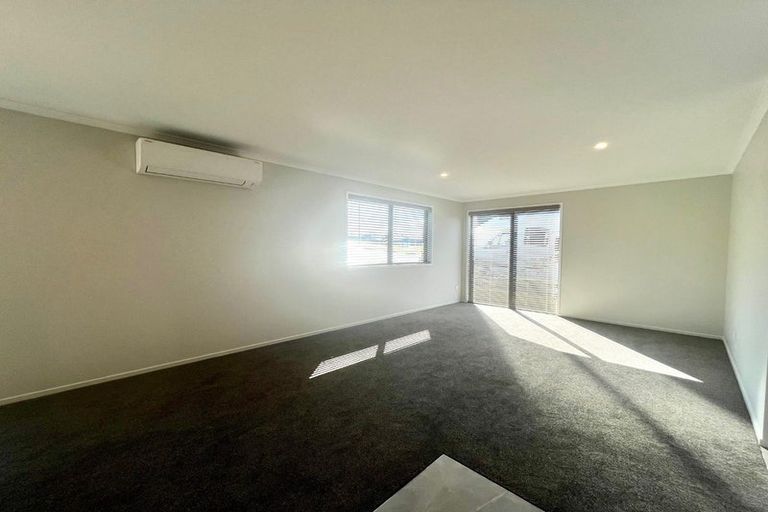 Photo of property in 8 Manaakitia Road, Karaka, 2124