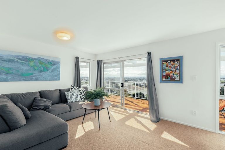 Photo of property in 16 Osmond Lane, Mount Pleasant, Christchurch, 8081