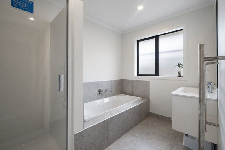 Photo of property in 21 Sardinia Grove, Fitzherbert, Palmerston North, 4410