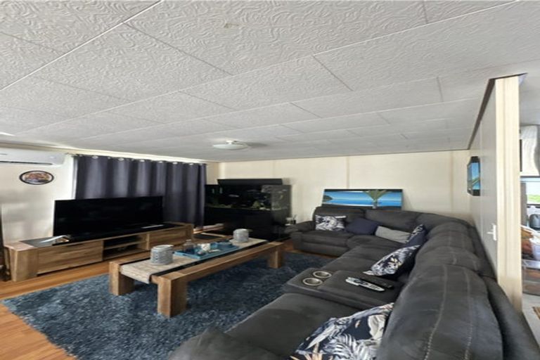 Photo of property in 2 Jumento Place, Unsworth Heights, Auckland, 0632