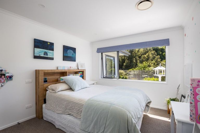 Photo of property in 4 Okoare Lane, Ferndale, New Plymouth, 4310