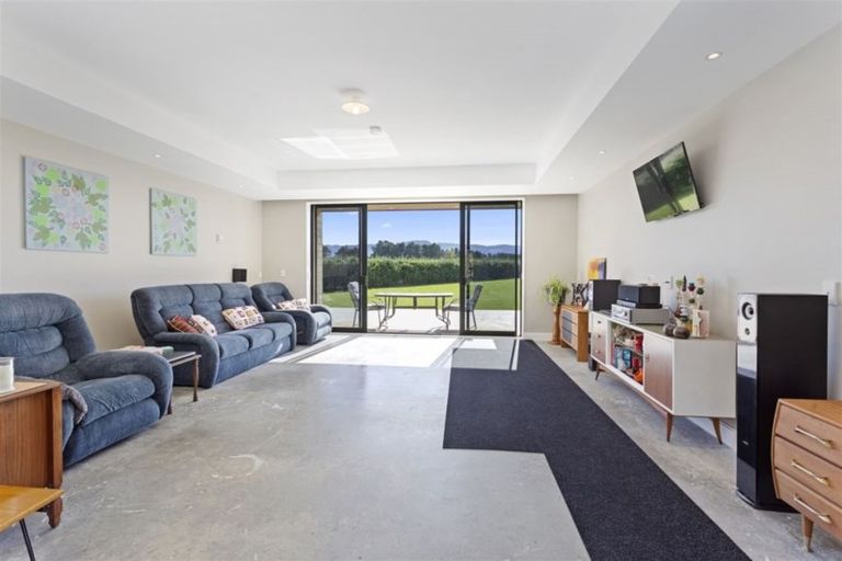 Photo of property in 102 Glews Road, Cust, Rangiora, 7471