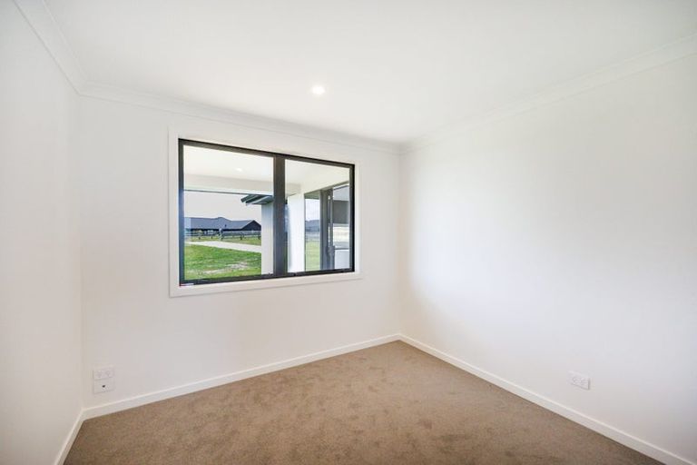 Photo of property in 132 Kingsdale Park Drive, Aokautere, Palmerston North, 4471