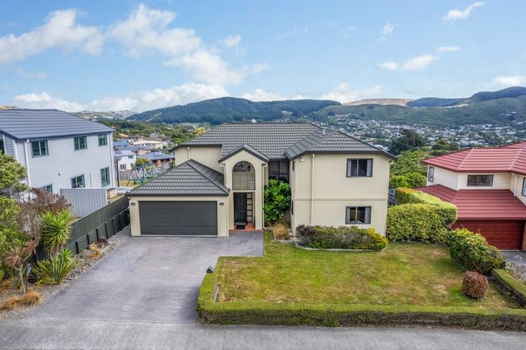 Photo of property in 138 Woodman Drive, Tawa, Wellington, 5028