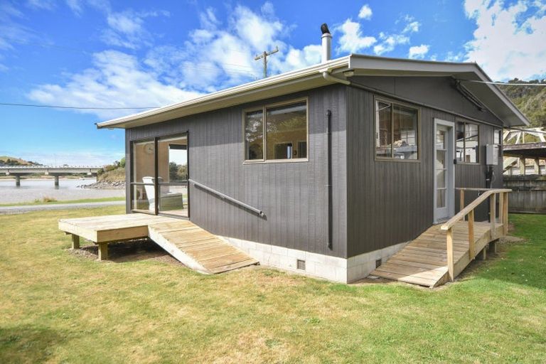 Photo of property in 25 Riverside Road, Taieri Mouth, Brighton, 9091