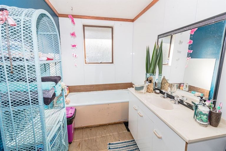 Photo of property in 15 Waitote Street, Castlecliff, Whanganui, 4501