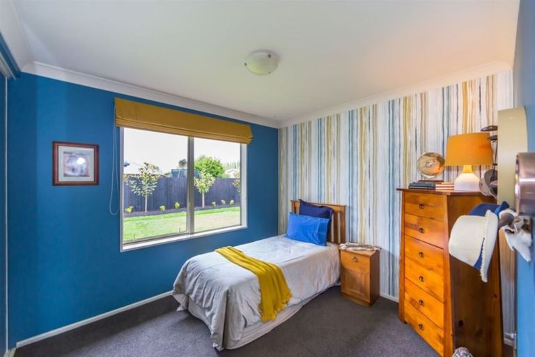 Photo of property in 11 Coolspring Way, Redwood, Christchurch, 8051