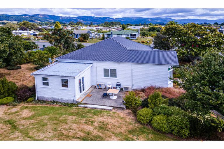 Photo of property in 43 Rhodes Street, Waimate, 7924