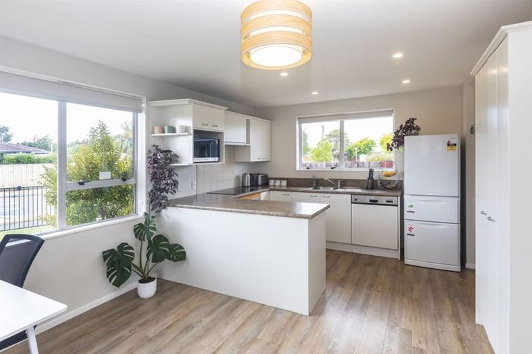 Photo of property in 5 Royal Park Drive, Parklands, Christchurch, 8083