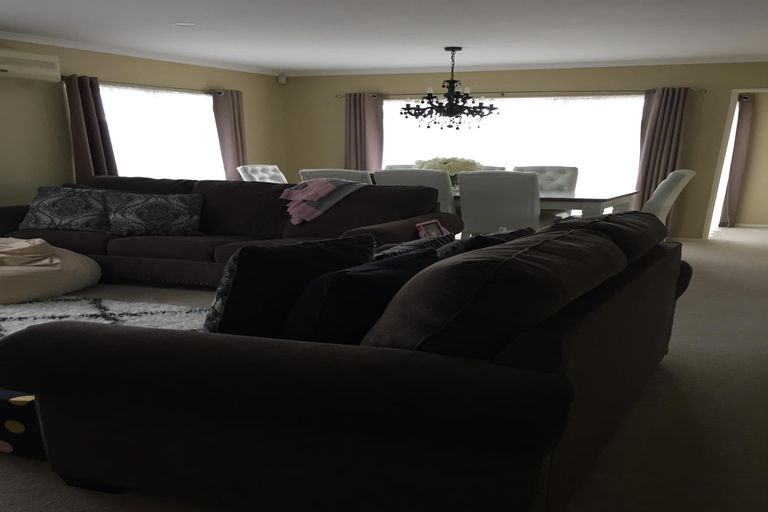 Photo of property in 16 Reremanu Place, Weymouth, Auckland, 2103