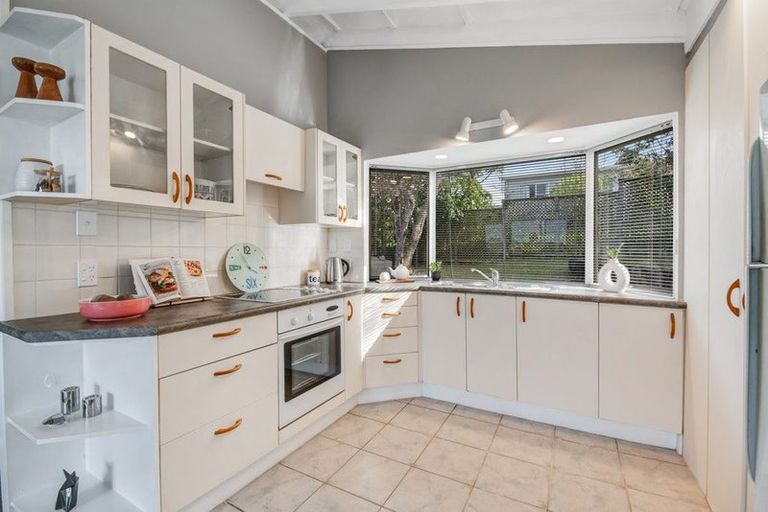 Photo of property in 22 Matai Road, Stanmore Bay, Whangaparaoa, 0932