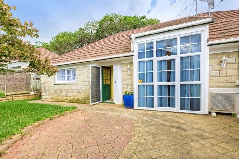 Photo of property in 4/2 Tampin Road, Hillpark, Auckland, 2102