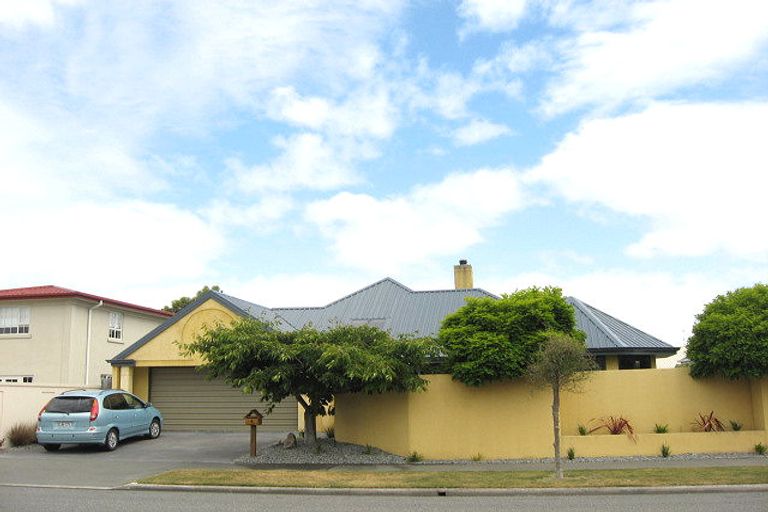 Photo of property in 4 Forest Drive, Parklands, Christchurch, 8083