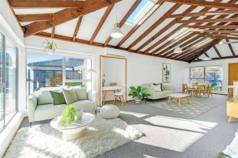 Photo of property in 1/195b Wairakei Road, Bryndwr, Christchurch, 8053