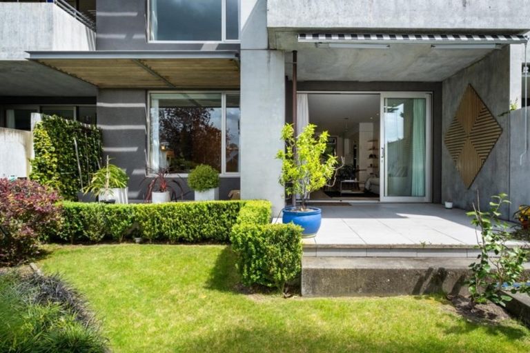 Photo of property in 2/5 Tanner Street, Havelock North, 4130