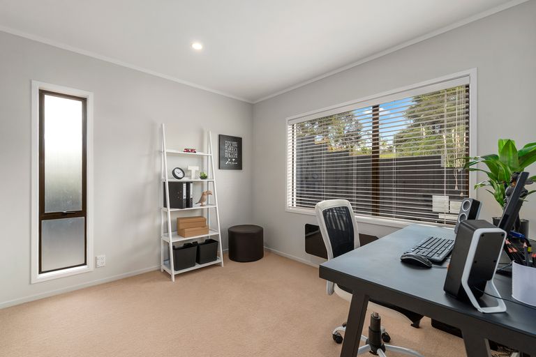 Photo of property in 54 The Avenue, Albany, Auckland, 0632