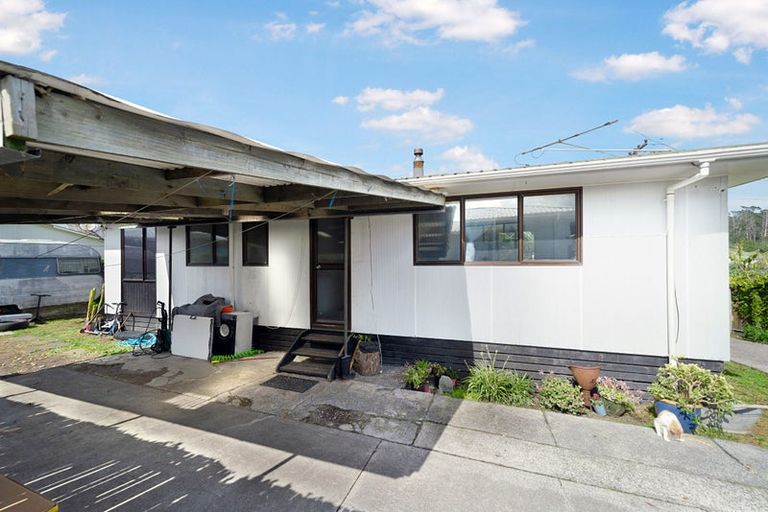 Photo of property in 1/88 Parrs Cross Road, Henderson, Auckland, 0612