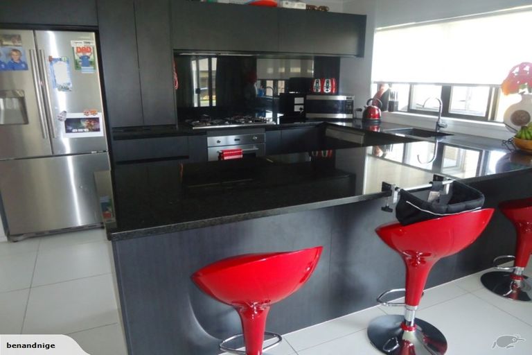 Photo of property in 31 Harbour Crest Drive, Waiuku, 2123