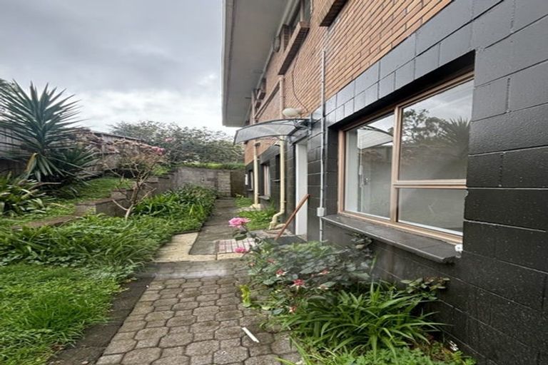 Photo of property in 24 Dallas Place, New Windsor, Auckland, 0600