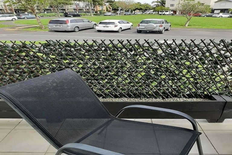 Photo of property in 2/1 Opito Way, East Tamaki, Auckland, 2013