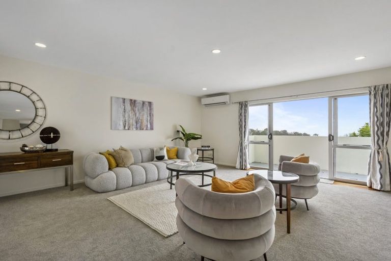 Photo of property in 2/22 Valley Road, Browns Bay, Auckland, 0630