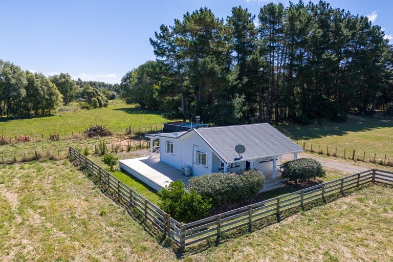 Photo of property in 103a Waikawa Beach Road, Manakau, Levin, 5573