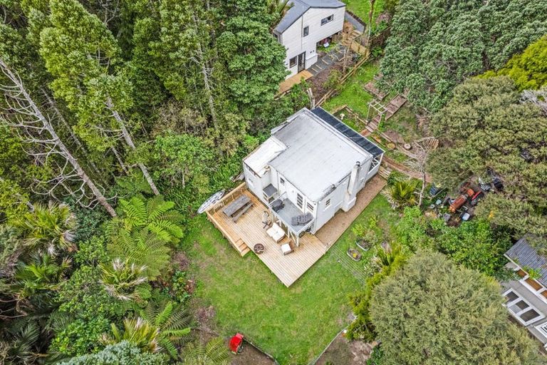 Photo of property in 43 Kauri Point Road, Laingholm, Auckland, 0604