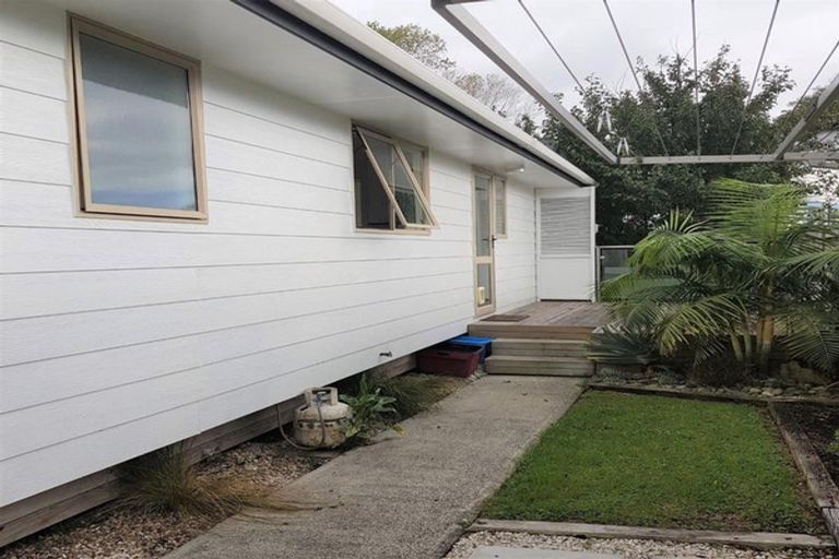 Photo of property in 5 South Road, Waipu, 0510