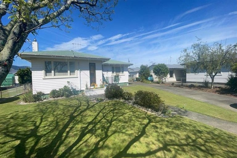 Photo of property in 50 Tennyson Crescent, Stoke, Nelson, 7011