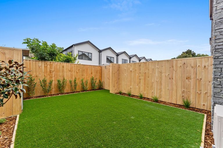 Photo of property in 16/10 Fathom Place, Te Atatu Peninsula, Auckland, 0610