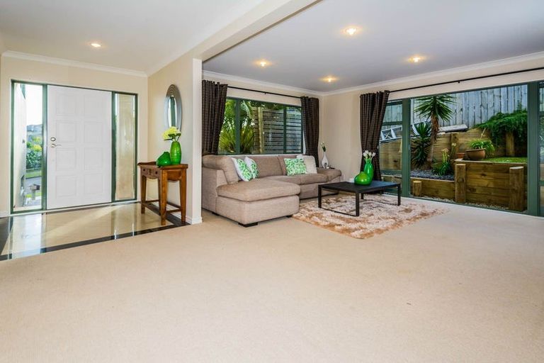 Photo of property in 6 Mulroy Place, Pinehill, Auckland, 0632
