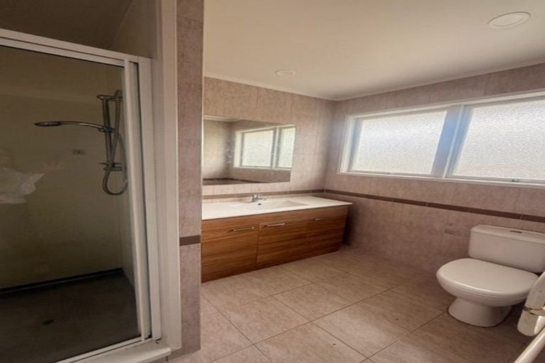 Photo of property in 19 Anne Road, Hillcrest, Auckland, 0627