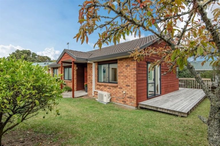 Photo of property in 2/55 Seaview Road, Glenfield, Auckland, 0629