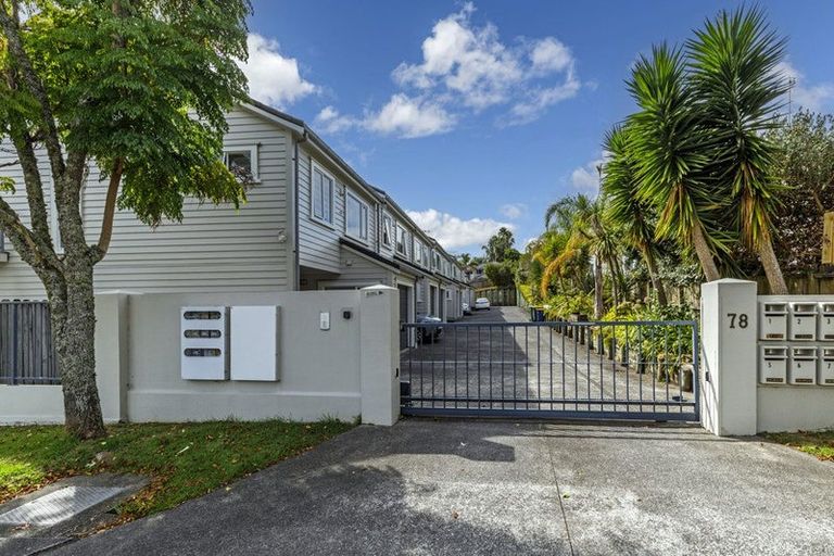 Photo of property in 3/78 Fernhill Way, Oteha, Auckland, 0632
