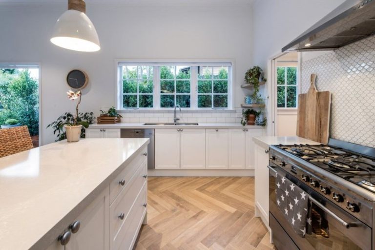 Photo of property in 33 Outlook Road, Greenhithe, Auckland, 0632