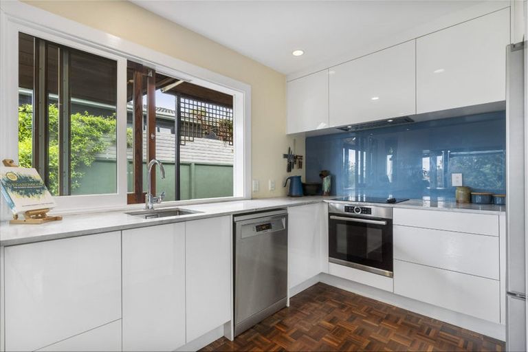 Photo of property in 2/36 Beulah Avenue, Rothesay Bay, Auckland, 0630