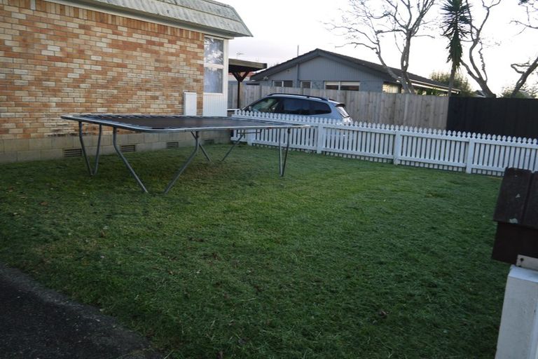 Photo of property in 1/11 Ballater Place, Highland Park, Auckland, 2010