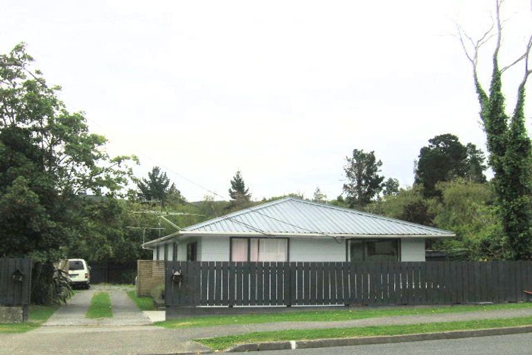 Photo of property in 1/7 Norana Road, Maoribank, Upper Hutt, 5018