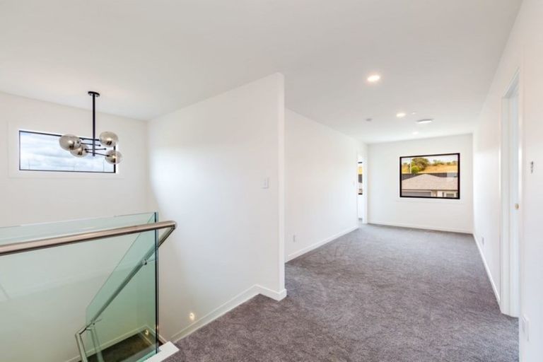 Photo of property in 4 Ahorangi Road, Silverdale, 0932