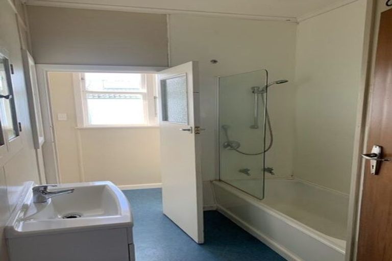 Photo of property in 28 Guppy Road, Greenmeadows, Napier, 4112