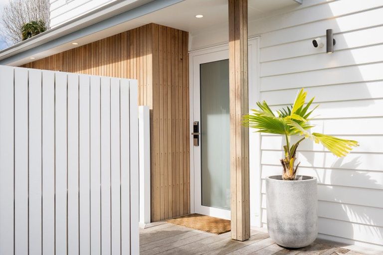 Photo of property in 2/6 Marsh Avenue, Forrest Hill, Auckland, 0620