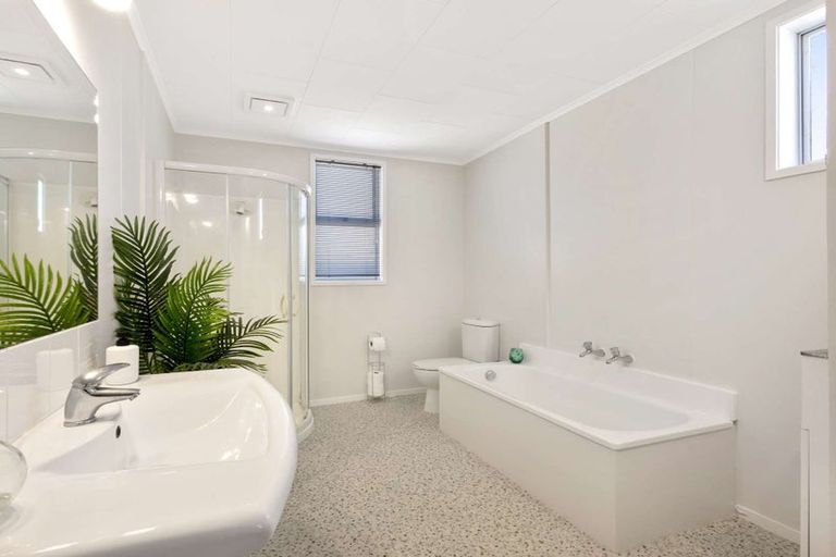 Photo of property in 1/705 Heretaunga Street East, Parkvale, Hastings, 4122