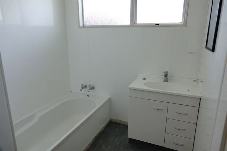 Photo of property in 1 Winlove Crescent, Waipukurau, 4200