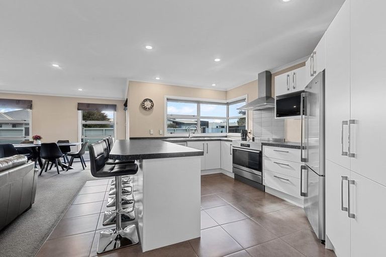 Photo of property in 62 Rosalie Terrace, Kelvin Grove, Palmerston North, 4414