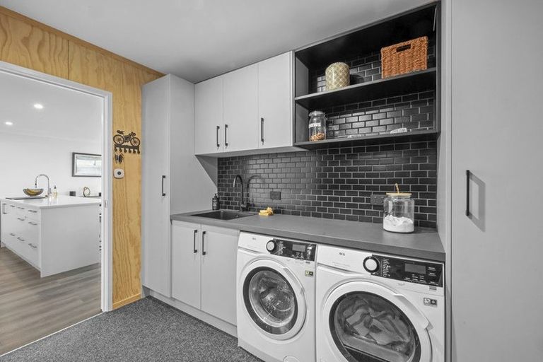 Photo of property in 18 Piharau Crescent, Hurdon, New Plymouth, 4310