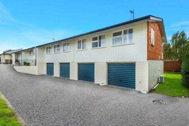 Photo of property in 2/10 Te Aroha Street, Hamilton East, Hamilton, 3216