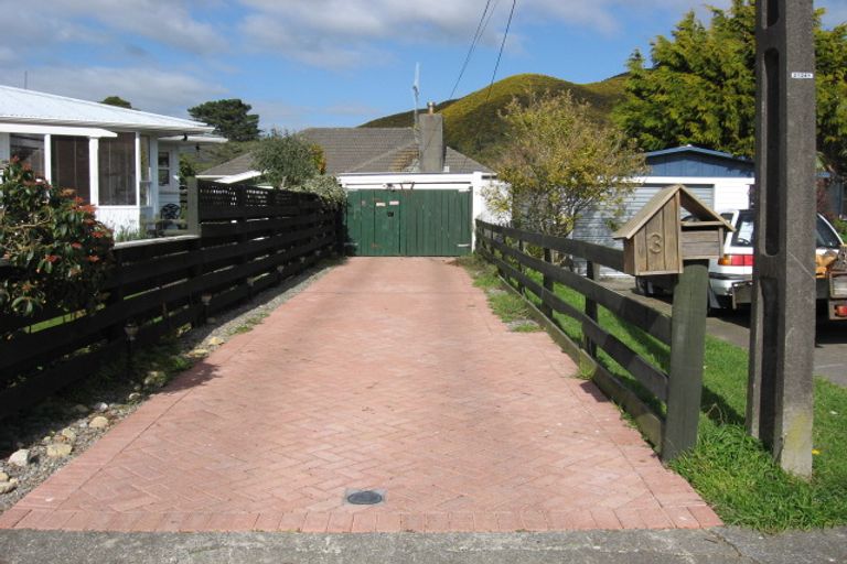 Photo of property in 3 Willow Grove, Wainuiomata, Lower Hutt, 5014